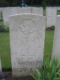 Etaples Military Cemetery - Addison, H